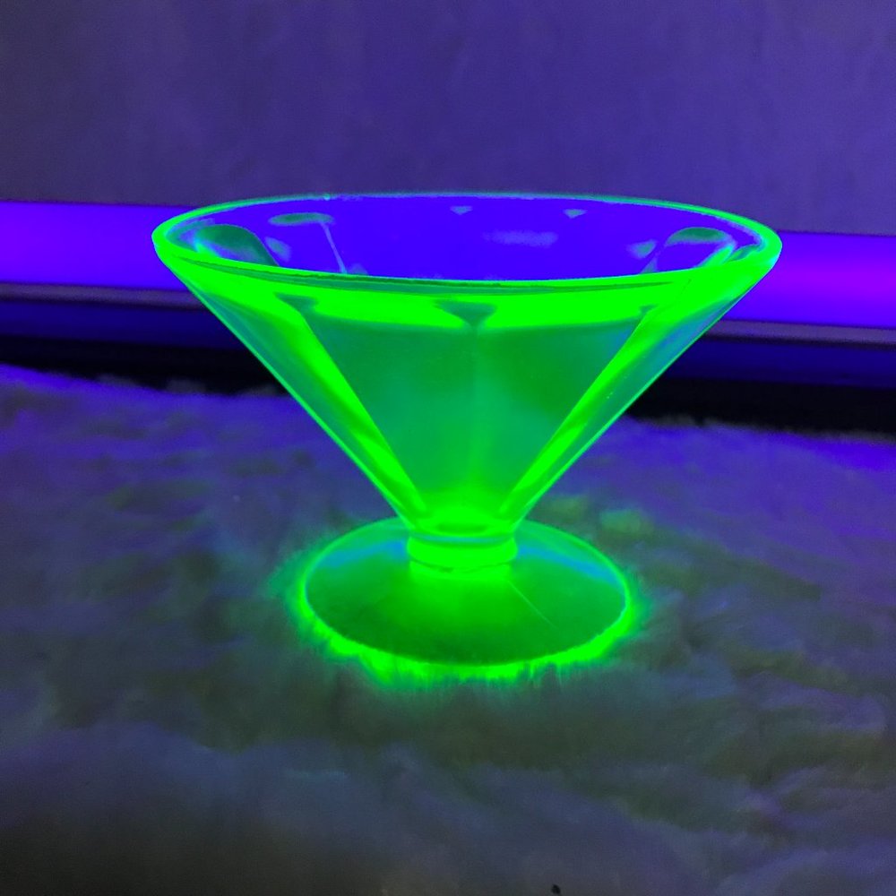 Vaseline Uranium Federal Glass teardrop Swirl Dessert Cup 60